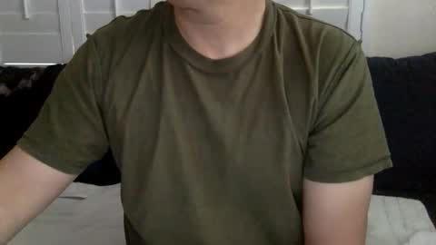 Snapshot of yque2 chatting on 02.19.26 yque online show from 02.19.26