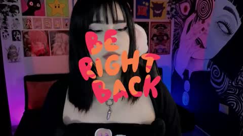    rawr   Anne Independent model      online show from 12.22.25