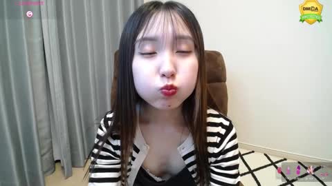 yui_x online show from 02.26.25