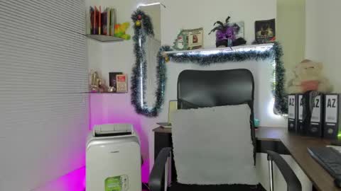 Yukio Davis  online show from 12.06.24