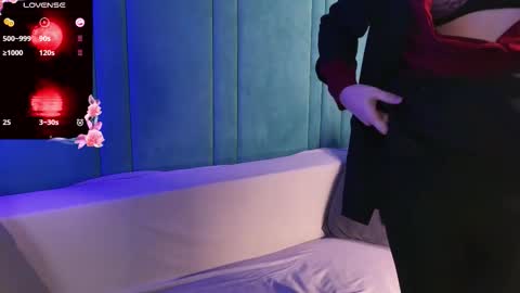 Yuko online show from 10.14.25