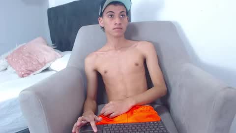 yulian_vasquez online show from 02.14.25