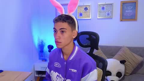 Snapshot of yulian_vasquez chatting on 12.18.25 yulian_vasquez online show from 12.18.25