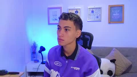 Snapshot of yulian_vasquez chatting on 12.19.25 yulian_vasquez online show from 12.19.25