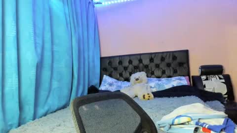 Snapshot of yulico chatting on 01.08.25 emmy online show from 01.08.25