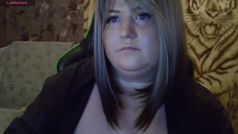 Snapshot of yuliiared chatting on 12.04.25 yuliiared online show from 12.04.25