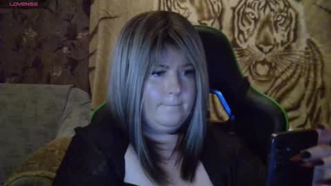 Snapshot of yuliiared chatting on 12.05.25 yuliiared online show from 12.05.25