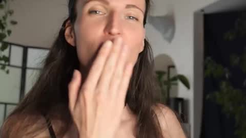 yulla dao online show from 10.12.25