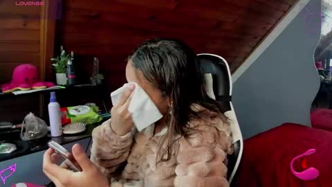 yumi_hanna online show from 12.23.25