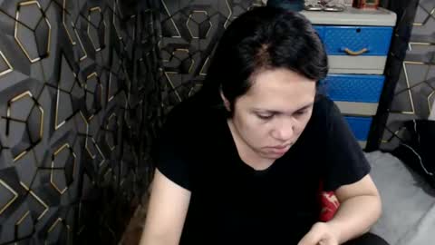 Snapshot of yumi_white chatting on 10.13.25 yumi online show from 10.13.25