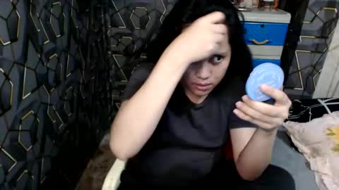 Snapshot of yumi_white chatting on 10.16.25 yumi online show from 10.16.25