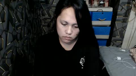 Snapshot of yumi_white chatting on 10.29.25 yumi online show from 10.29.25