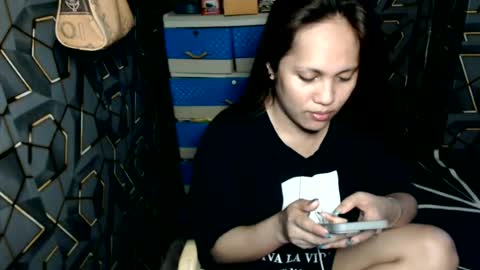 Snapshot of yumi_white chatting on 06.18.26 yumi online show from 06.18.26