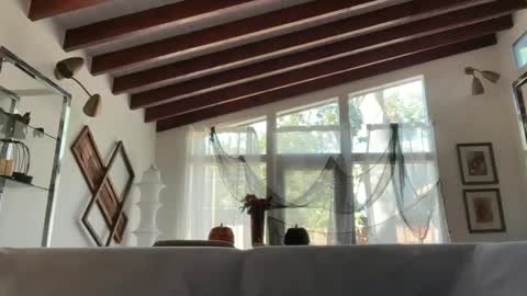 yumiandwolf online show from 10.06.25