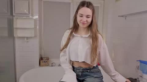 Snapshot of yummyemiily chatting on 02.07.26 Emily online show from 02.07.26