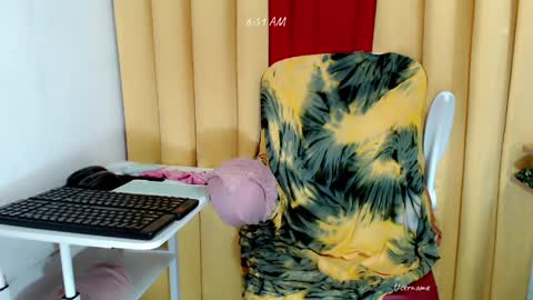 Snapshot of yummyhottits chatting on 05.12.26 nemay online show from 05.12.26