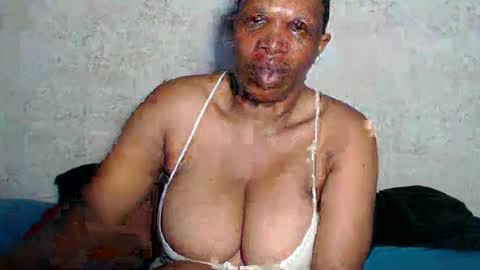 Snapshot of yummytittsxx chatting on 12.05.24 yummytittsxx online show from 12.05.24