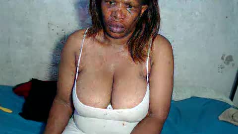 Snapshot of yummytittsxx chatting on 01.03.25 yummytittsxx online show from 01.03.25