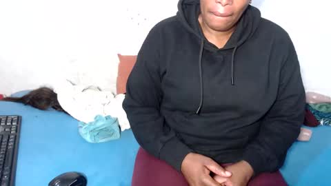 Snapshot of yummytittsxx chatting on 02.15.25 yummytittsxx online show from 02.15.25