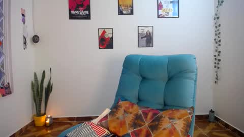 Snapshot of yumyyumyyumy_ chatting on 10.20.25 zara online show from 10.20.25