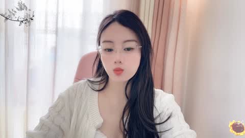 YunEr online show from 12.13.24