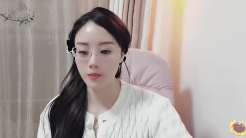 YunEr online show from 12.17.24