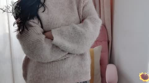 YunEr online show from 12.18.24