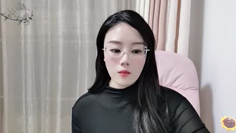 YunEr online show from 12.18.24