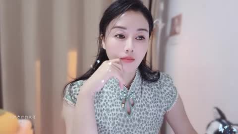 YunEr online show from 12.05.25