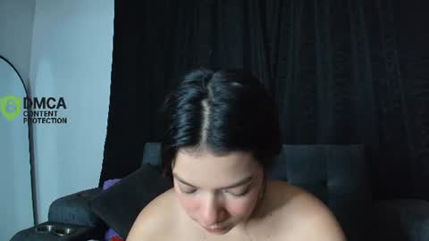 Snapshot of yungelitamor_ chatting on 06.25.26 ELITA online show from 06.25.26