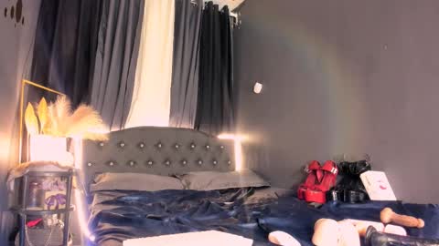 Snapshot of yuriefoster chatting on 02.14.25 Yurie online show from 02.14.25