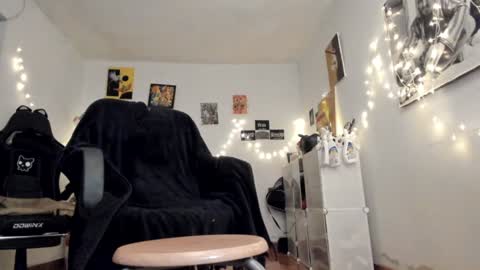 Snapshot of yury_sun chatting on 02.02.25 paola online show from 02.02.25