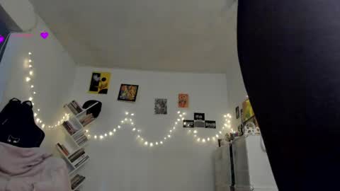 Snapshot of yury_sun chatting on 02.27.25 paola online show from 02.27.25