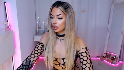 Snapshot of yuukenzi chatting on 02.07.25 Maria online show from 02.07.25