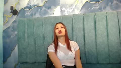 Snapshot of yuyis_15 chatting on 12.14.25 YUYIS online show from 12.14.25