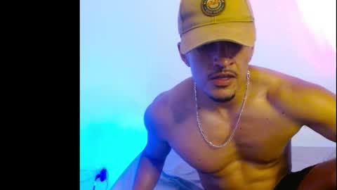 Snapshot of yvan_latin chatting on 11.01.25 yvan_latin online show from 11.01.25