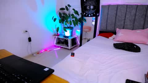 ZAFIRA online show from 12.13.25