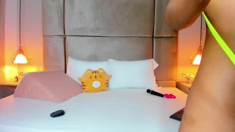 Snapshot of zafiro11_ chatting on 02.10.26 Zafiro online show from 02.10.26