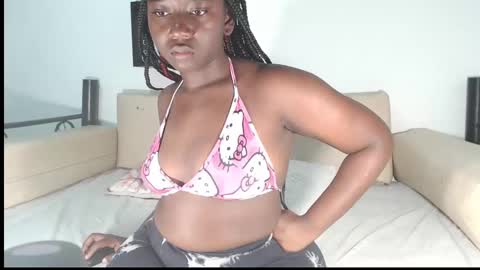 Snapshot of zahhysims chatting on 01.16.25 zahhy online show from 01.16.25