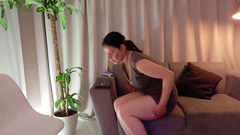 zahramilf online show from 10.20.25