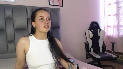 Snapshot of zaida_1 chatting on 05.29.26 Zaida online show from 05.29.26