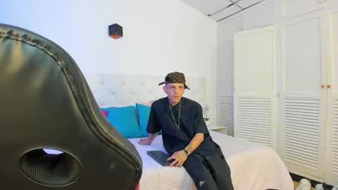 Zaira Angel online show from 10.30.25