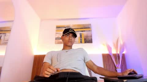 Snapshot of zander_2120 chatting on 05.08.26 Zander online show from 05.08.26