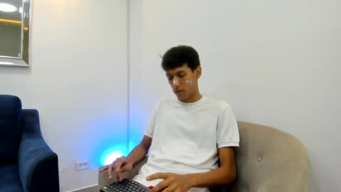 Snapshot of zane_belville chatting on 05.17.26 Zane Belville online show from 05.17.26