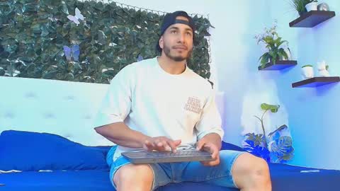 Snapshot of zanemaverick chatting on 10.11.25 zanemaverick online show from 10.11.25