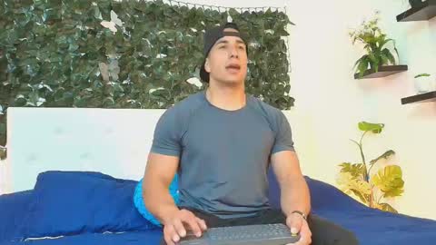 Snapshot of zanemaverick chatting on 10.13.25 zanemaverick online show from 10.13.25