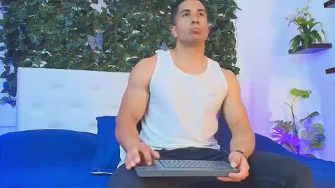Snapshot of zanemaverick chatting on 10.14.25 zanemaverick online show from 10.14.25
