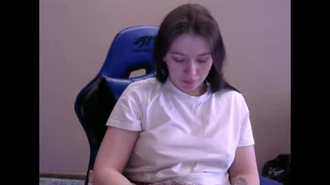 Snapshot of zara_golden chatting on 01.23.25 chaturcum online show from 01.23.25