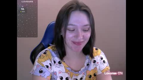 Snapshot of zara_golden chatting on 03.10.25 chaturcum online show from 03.10.25