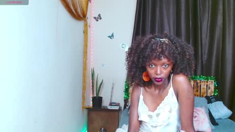 Snapshot of zara_lae chatting on 12.17.24 nicky online show from 12.17.24